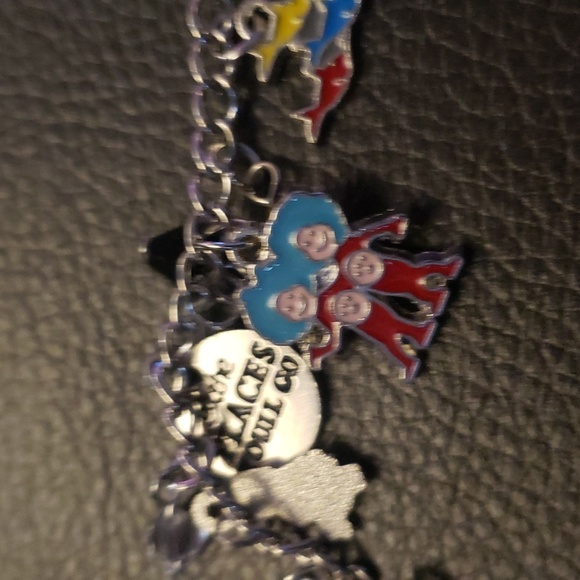 DR. SEUSS FAUX GEM BRACELET. - Picture 3 of 7